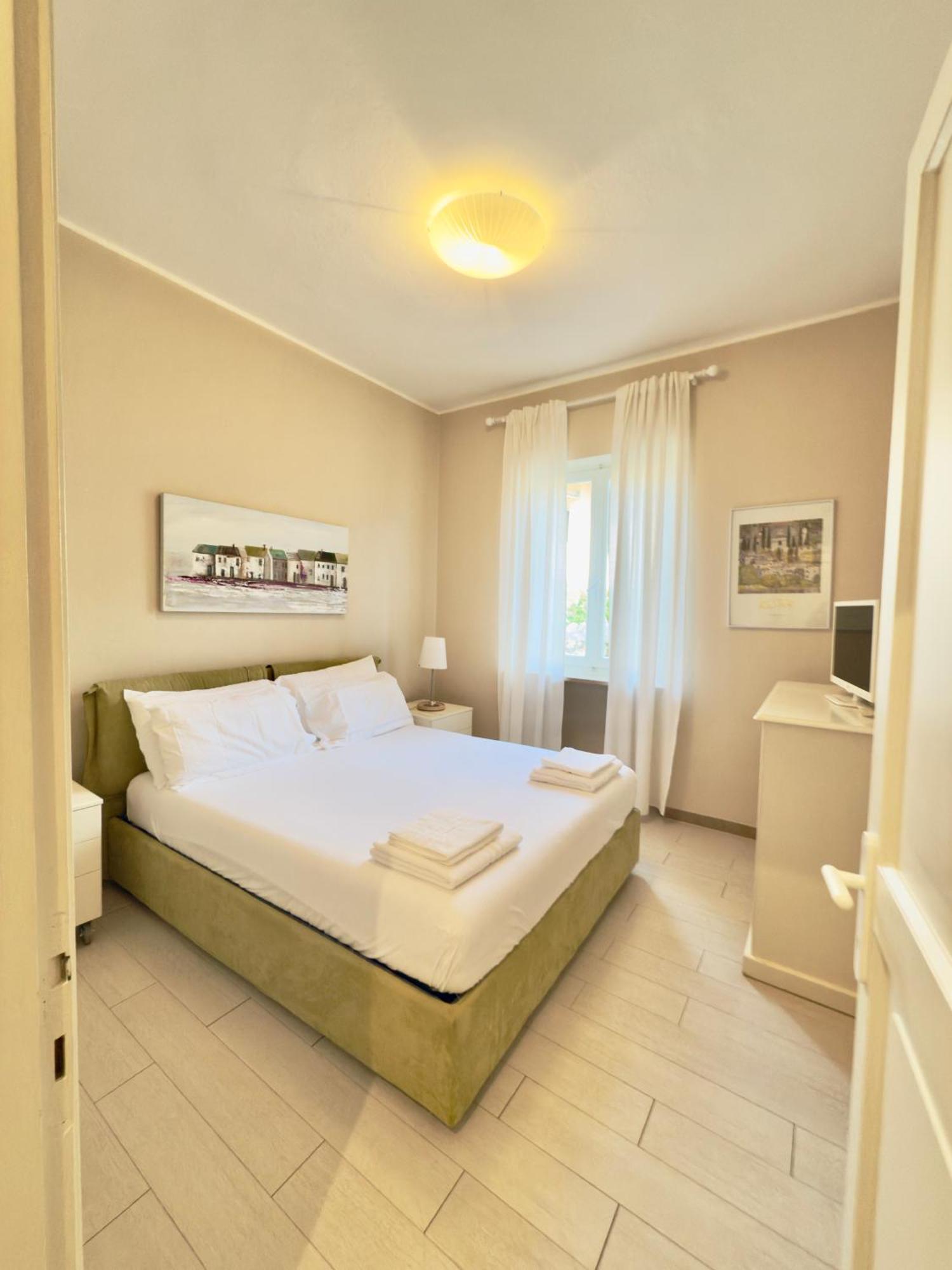 Residenza Le Logge Aparthotel Torri Del Benaco Bagian luar foto