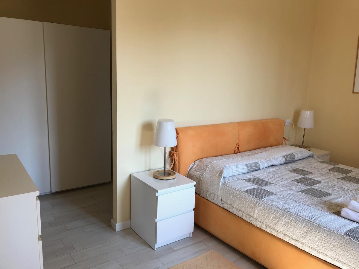 Residenza Le Logge Aparthotel Torri Del Benaco Bagian luar foto