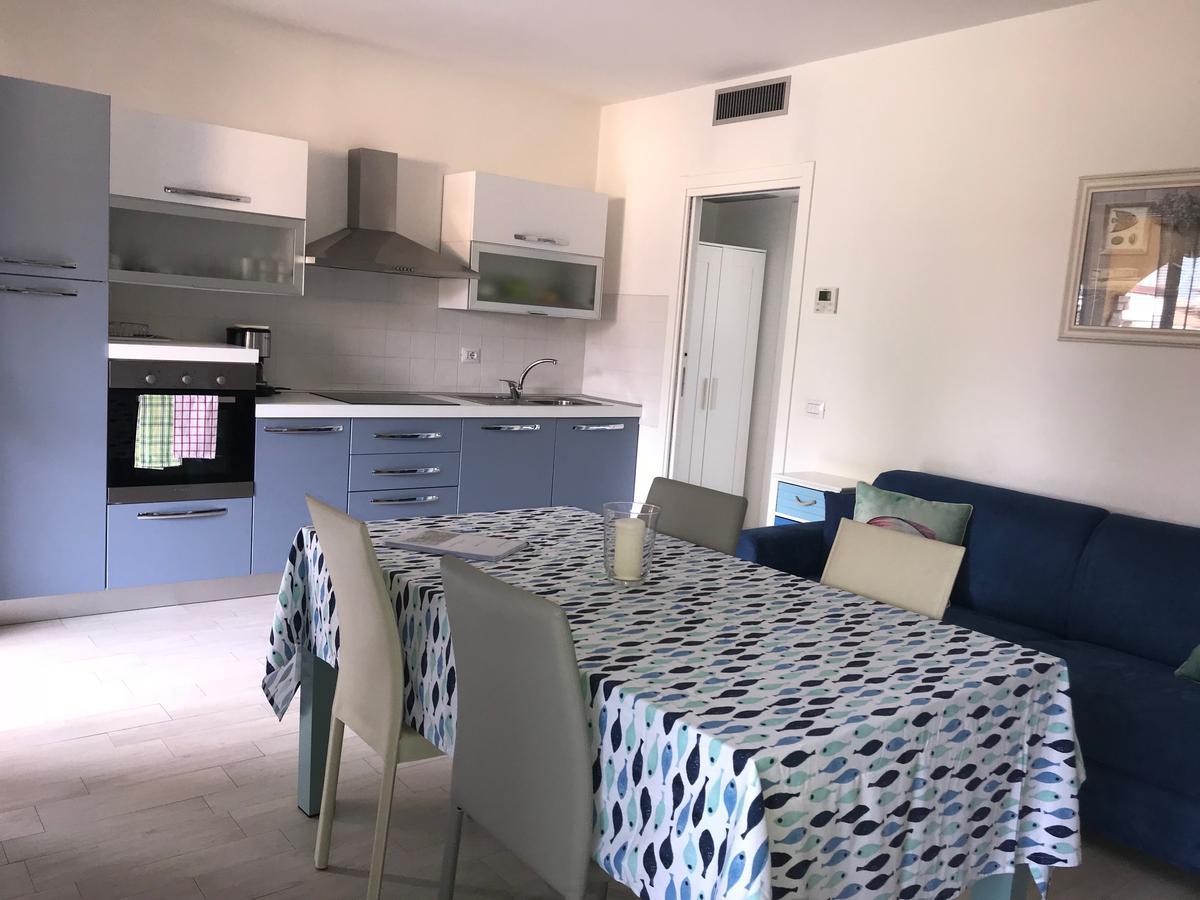 Residenza Le Logge Aparthotel Torri Del Benaco Bagian luar foto