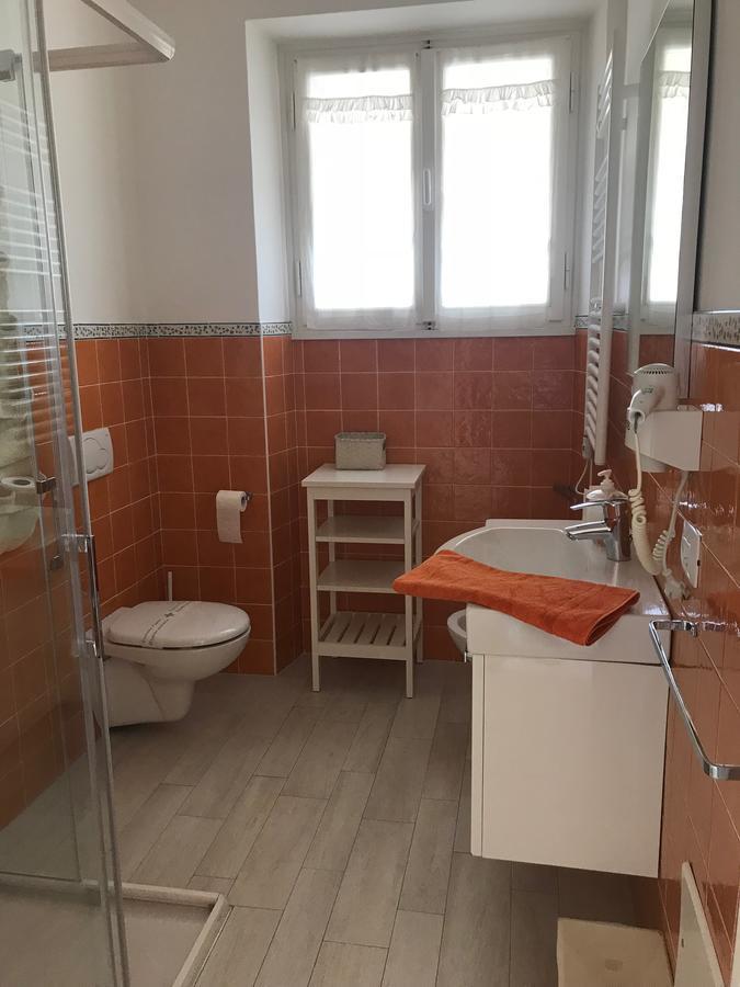 Residenza Le Logge Aparthotel Torri Del Benaco Bagian luar foto
