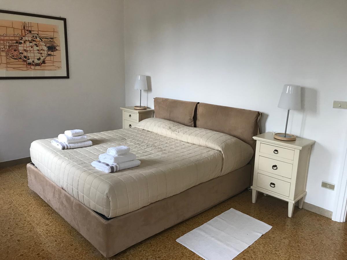 Residenza Le Logge Aparthotel Torri Del Benaco Bagian luar foto