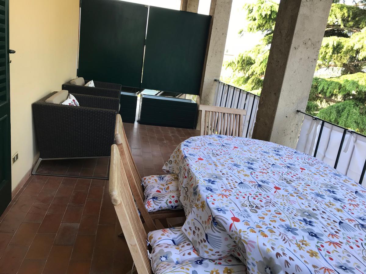 Residenza Le Logge Aparthotel Torri Del Benaco Bagian luar foto